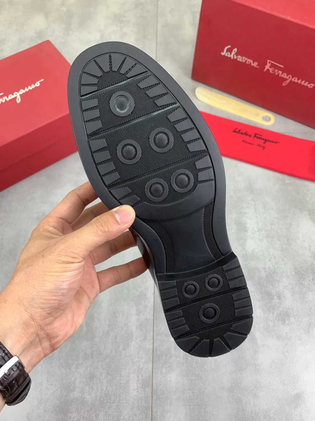 Men's Men's Shoes 💰P540💰[New Style] Water-dyed Niuli 🆘[Salvatore Ferragamo] Ferragamo's latest casual business leather shoes for men! Available at counters simultaneously! The fabric is made of specially imported original calfskin, the lining is made of imported water-dyed cowhide, and the original combination outsole is absolutely luxurious and leads the fashion trend. Matching code: 39-44 (38 45 customized) black optional